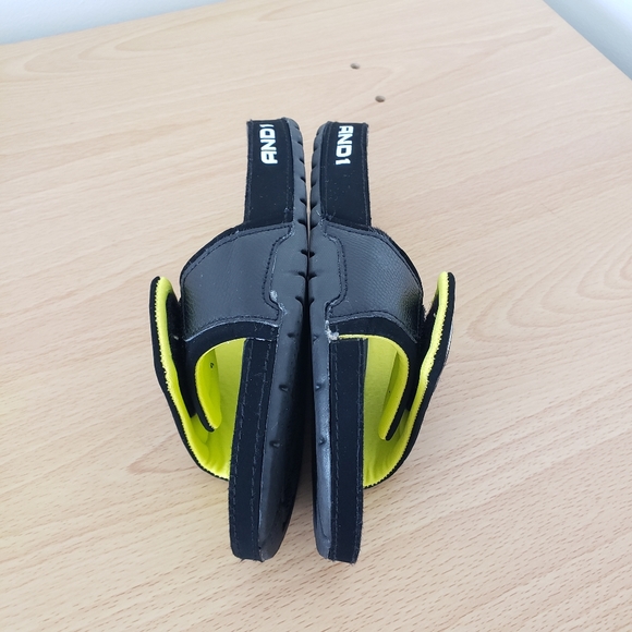 AND 1 SLIPPER kids size 1.5 - Picture 5 of 7